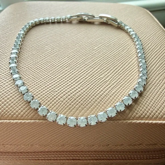 NEW Pretty Bird Jewelry Cubic Zirconia Tennis Bracelet- Sparkling White 7” - Picture 1 of 9